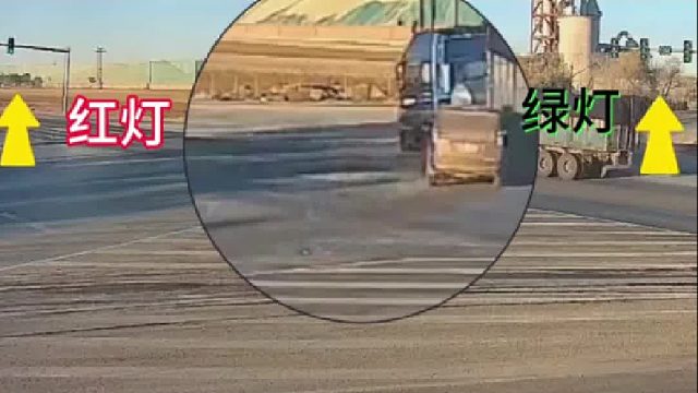 半挂车闯红灯酿事故负全责！