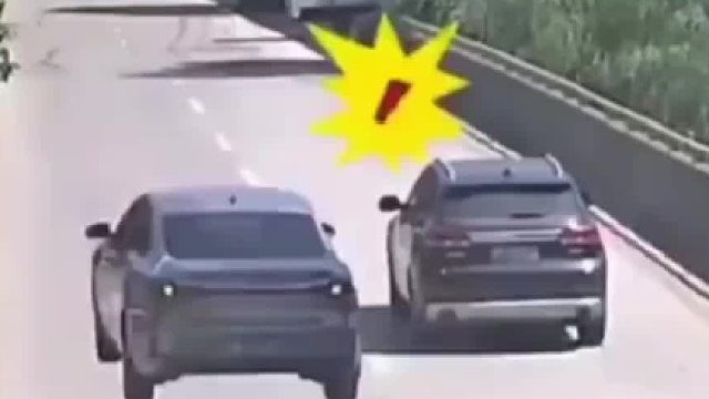 小车超速，车速过快直接“起飞”