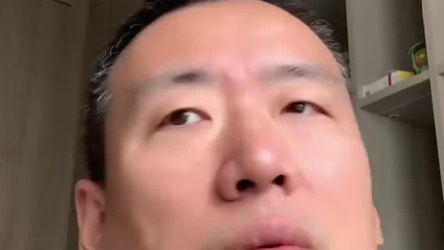 储殷  ：未来几年找工作要放下身段，但不建议去送外卖 尽量干有积累性的工作