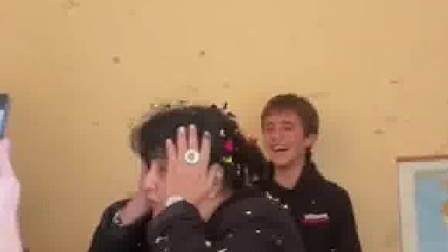 外网一个高中的学生po出了这个十分泪目的视频