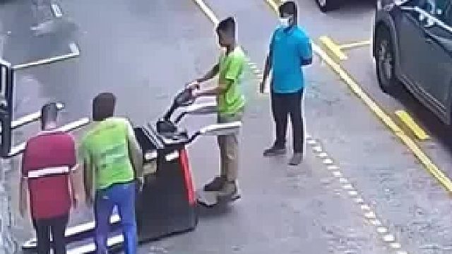 叉车操作出事故