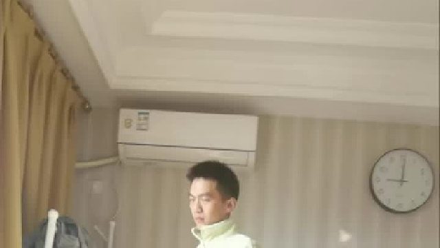 毕竟还要搭伙过日子，吵完架，给个台阶咱还是要顺着下的