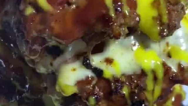 街头五层牛肉汉堡