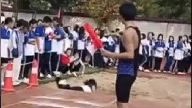 右脚：走你！左脚：再跑几步