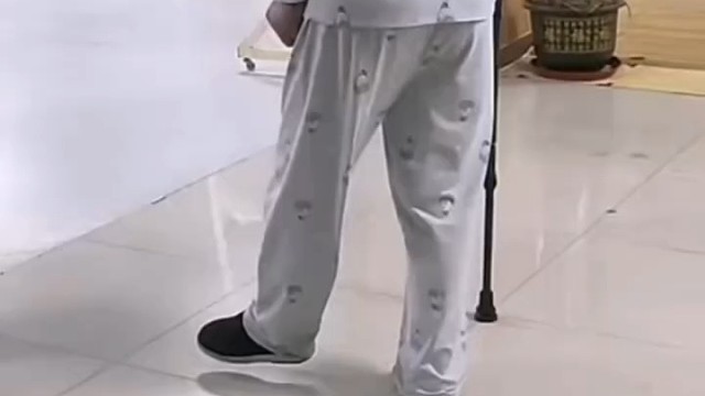 根据每个患者的个人症状、体质进行一对一对症开方，可以帮助小脑萎缩共济失调患者控制、延缓疾病的发展，缓