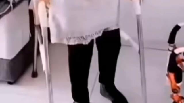 “复方健萎饮”是根据每位病人的不同病情、分阶段、分步骤对症治疗，并且根据病人病情的变化，适时调整治疗