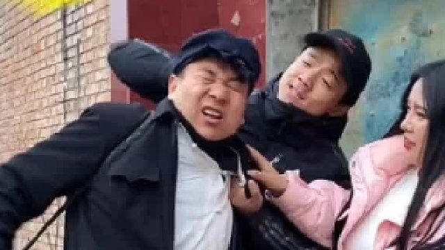 没抓到狐狸，弄一身骚