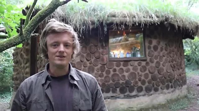 奇男子断网独居森林3年，凭借超强的动手能力，打造另类世外桃源