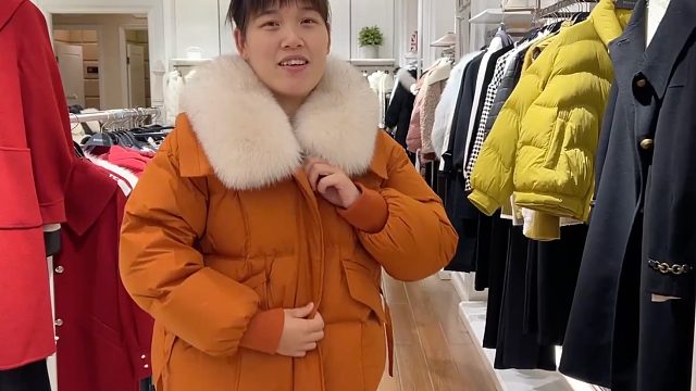 老公摆摊一天卖3000块，到家却被婆婆赶出门，媳妇却乐的满脸开花