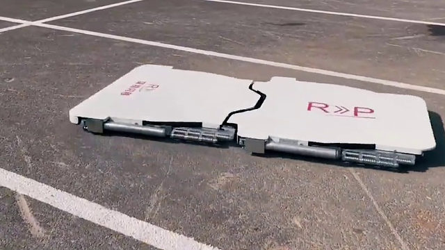 深圳“黑科技”：自动停车机器人破解“停车难”