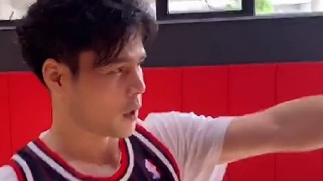 兔八诗VS迈克尔·东，怎么说