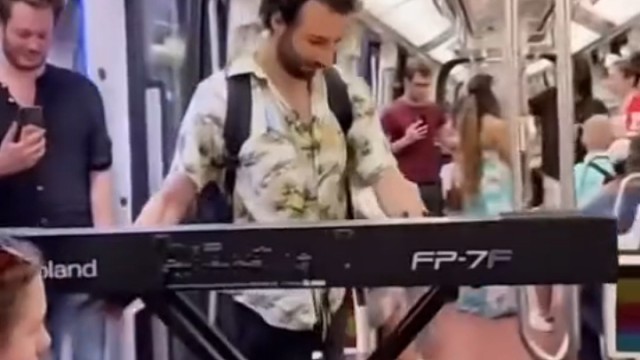 你不要再给我的新钢琴打电话了