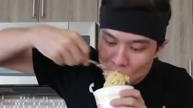 “垃圾食品”方便面，为何总能成为救灾食品，它到底有多牛02