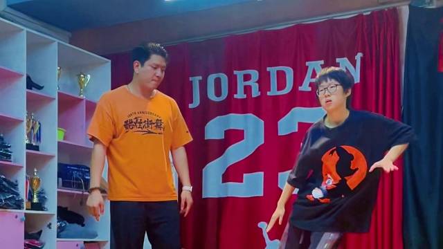 小妹妹跳的非常棒啊！这小姑娘跳舞太有天赋了！##花三千五学的街舞 #舞蹈课堂随拍 #英德#英德街舞#