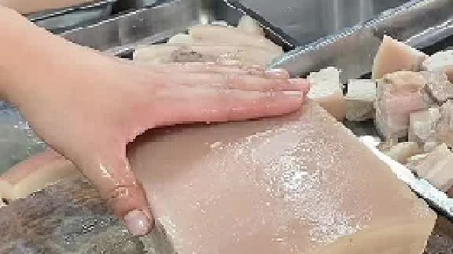 这肉色泽太暗了