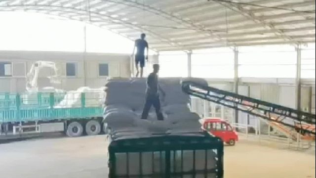 人工码垛和码垛机相比，哪个能赢