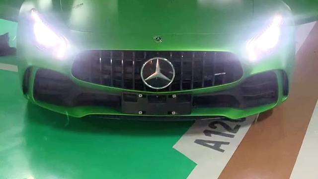 奔驰AMGGT现场安装防拆防屏蔽GPS定位防盗系统，提升汽车安全预警功能强大，拆机锁车