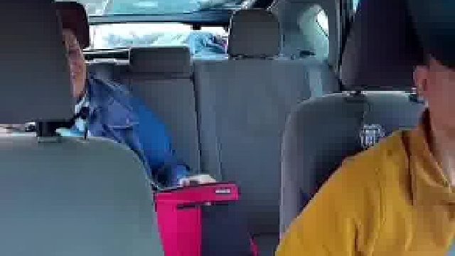 纽约大妈以为中国是个“小国”，华人小伙：我们人口是美国5倍，领土更大