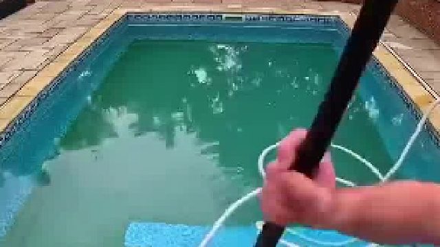 家里有个大泳池，也是个烦恼