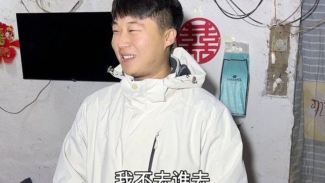 岳父刚卖了花生就把钱全给女婿，小伙乐开花，这样的爸爸太贴心了