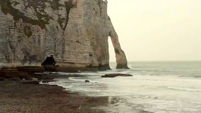 让人头皮发麻的5种恐惧：被巨大雕像吓哭，明明怕高却想往下跳02