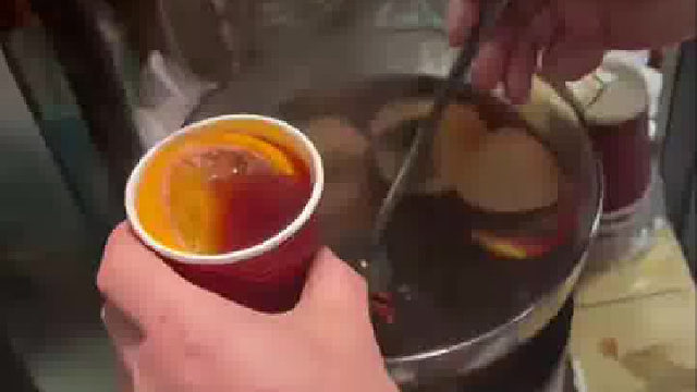 街头热红酒，10r一杯，你觉得怎么样？