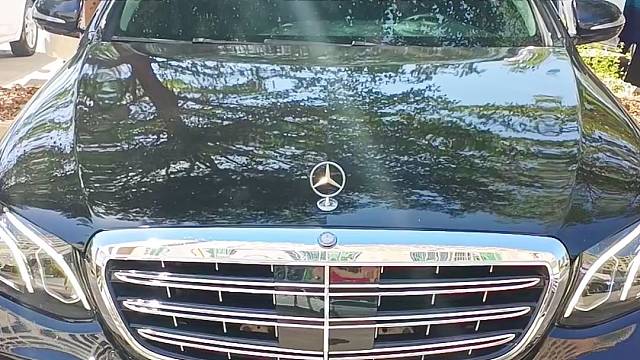 奔驰E300L新车落地现场安装防拆防屏蔽GPS定位防盗系统，提升汽车安全预警功能强大，拆机锁车