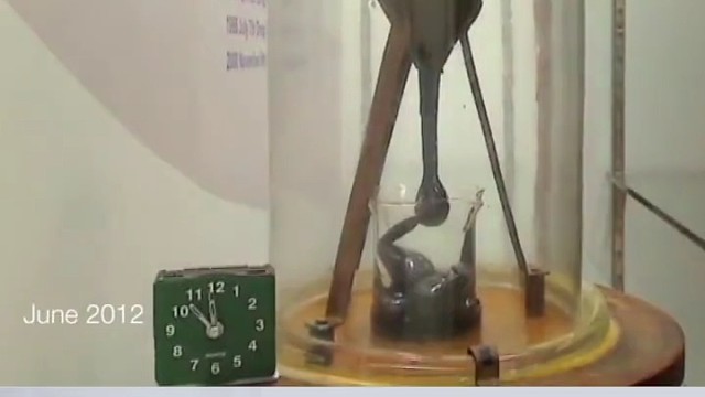 从1927年开始的“滴沥青”实验，只为证明沥青是液体。