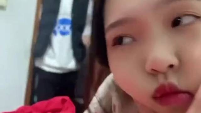 但凡只掉一滴眼泪，都是你打的太轻