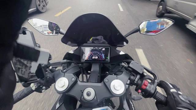 我偏要在这个快餐式恋爱的时代 用真心砸出真心