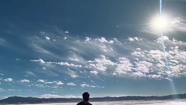 所以生命啊，它璀璨如歌