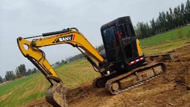 刘一手分享挖掘机，小松56挖机。#二手挖机