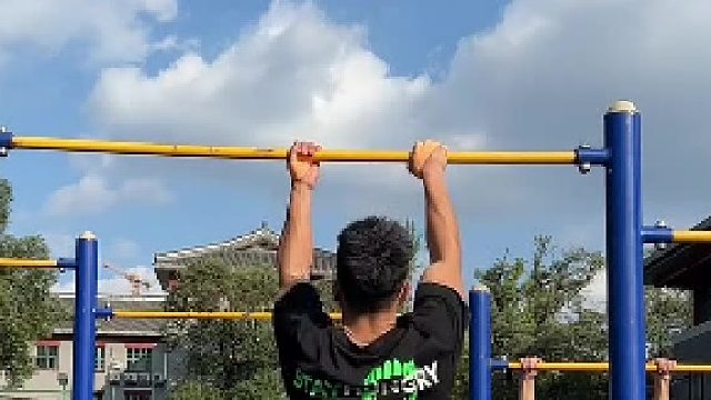 生活有100种过法，别人的故事再好，始终容不下你，活成什么样子，自己决定