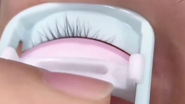 如何把睫毛夹翘一天都不塌？#化妆技巧#