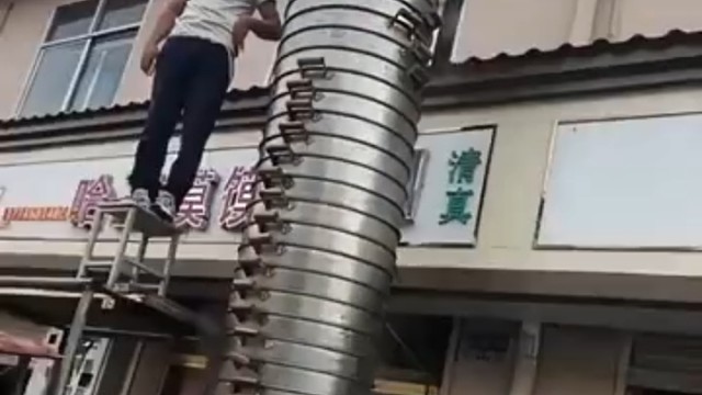 当然是最下面的先熟，最下面的最先接触水蒸气