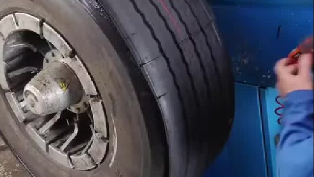 亲，手工改造大货车废旧轮胎变身新轮胎要来一个吗？非常专业的那种