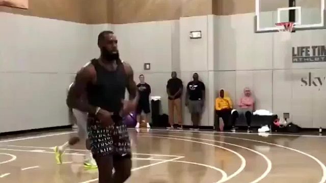 NBA球星们野球场主打一个高效拒绝花里胡哨！