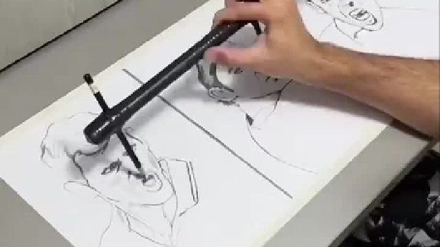 一只手三只笔作画