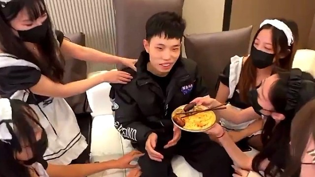 鲨鱼难言两人完成惩罚