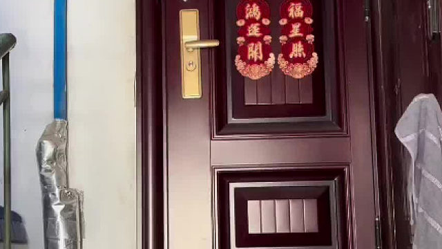 楼道里与屋里的巨大反差