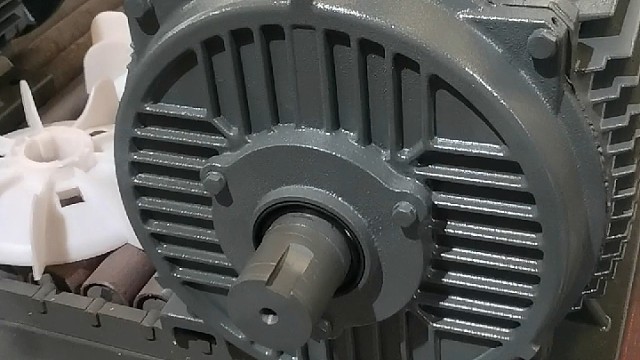 人生最好的时刻永远都是现在，别担心结果，只有行动起来，才有收获。