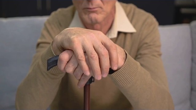 帕金森病最核心的表现是什么？