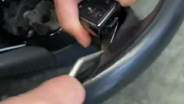 你们买的改装方向盘就是这样做的，看着好心疼