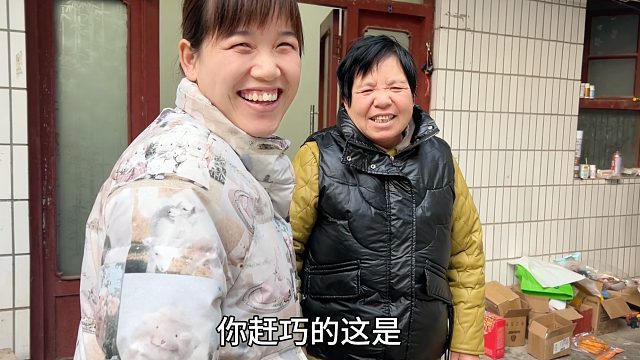 这女婿真有心，送的礼物正称岳母心意，安装完岳母开心的合不拢嘴