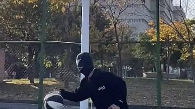 把你认为可以做这个动作的人艾特出来