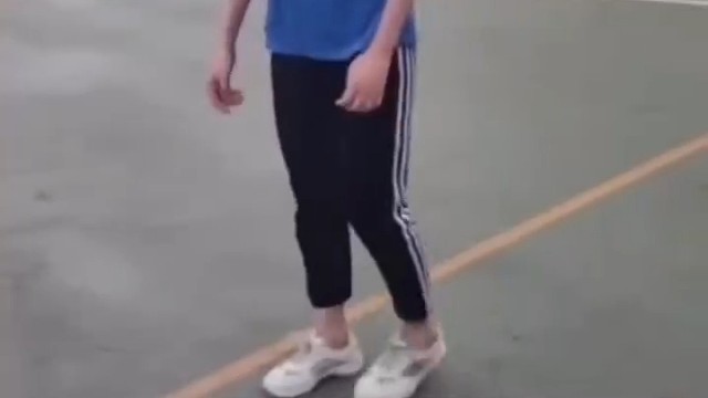 由于运动神经元疾病选择性侵犯脊髓前角细胞、脑于颅神经运动核以及大脑运动皮质锥体细胞、锥体束，因此若病