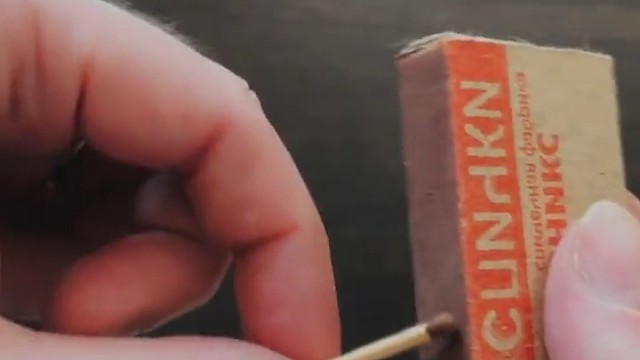 蒲公英的"毛毛"冠毛表面非常粗糙，具有疏水性，不会被水打湿。