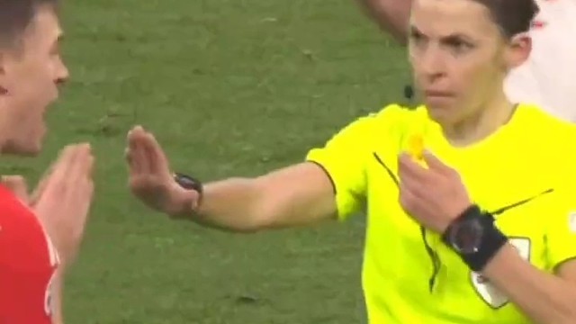 该不该算禁区手球#足球