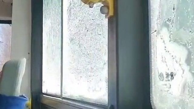 网友吐槽195路公交不开空调