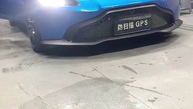 奔驰E300L新车落地安装防拆防屏蔽GPS定位防盗系统，提升汽车安全预警功能强大，拆机锁车